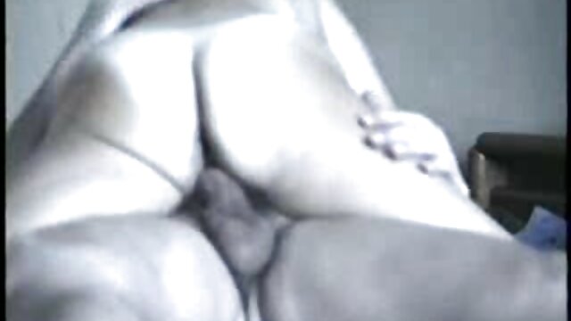 కింకీ సిమ్రాన్ సెక్స్ వీడియోస్ ఔత్సాహిక అమ్మాయి పెద్ద డిక్ డీప్‌త్రోట్ పీలుస్తూ తడి పుస్సీని రుద్దుతోంది