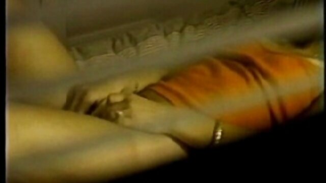 వక్రబుద్ధిగల గ్రానీ లేసీ స్టార్ తన కట్టుకున్న యువ తమిళ్ సెక్స్ వీడియోస్ ప్రేమికుడిని ఫక్ చేస్తుంది